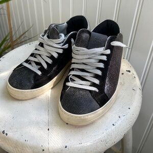 P448 John sneaker, size 37